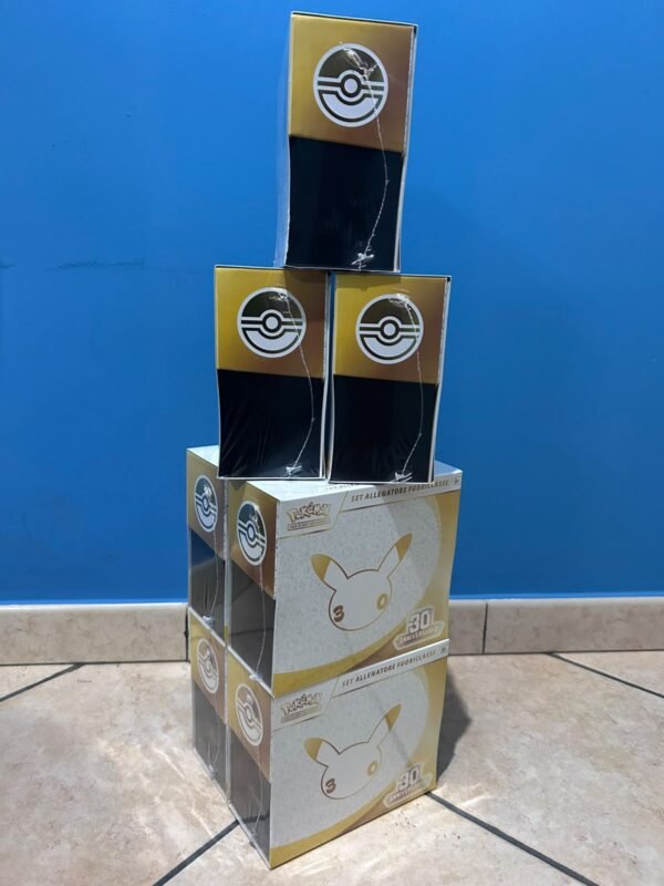 Pokémon 30th Anniversario – 7 ETB (4 Perfette + 3 Pellicola Danneggiata) – Riservato